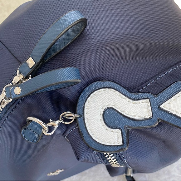 Guess 1981 backpack -small - Picture 3 of 6